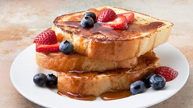 Tostada francesa con frutas 